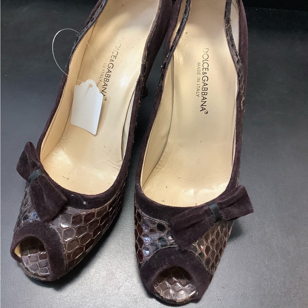 Vintage Dolce Gabbana Snakeskin W/ Velvet Trim & Bow Sz 7